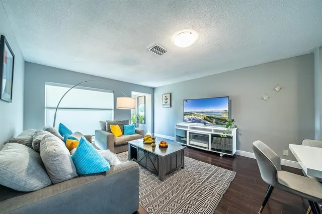 $4,995 | 2101 North 52nd Avenue, Hollywood, FL 33021