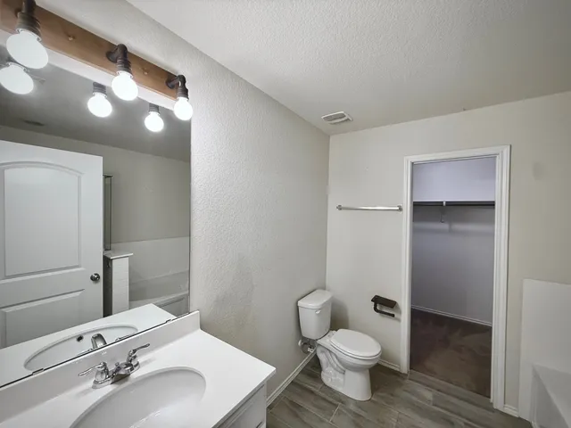 $2,195 | 249 La Dera Drive, Liberty Hill, TX 78642