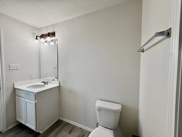 $2,095 | 249 La Dera Drive, Liberty Hill, TX 78642