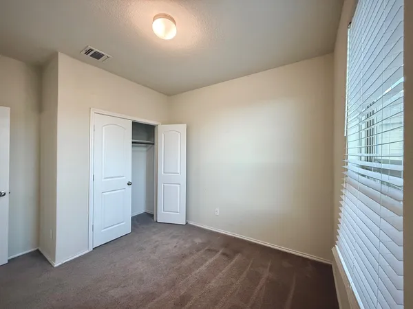 $2,095 | 249 La Dera Drive, Liberty Hill, TX 78642