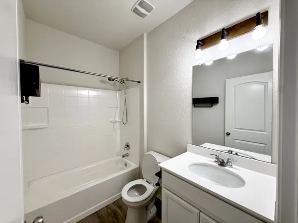 $2,095 | 249 La Dera Drive, Liberty Hill, TX 78642