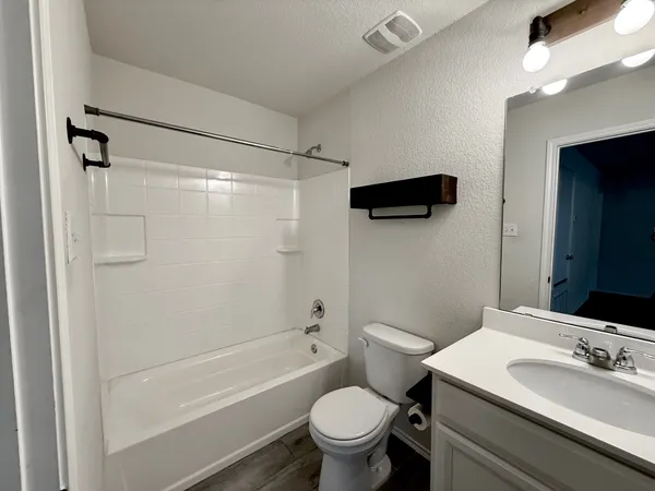 $2,095 | 249 La Dera Drive, Liberty Hill, TX 78642