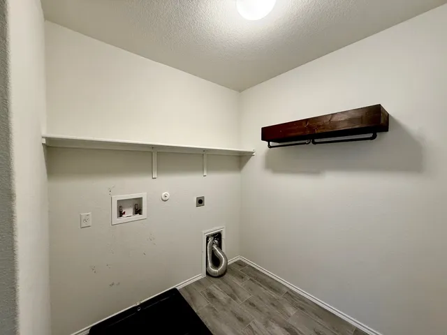 $2,195 | 249 La Dera Drive, Liberty Hill, TX 78642