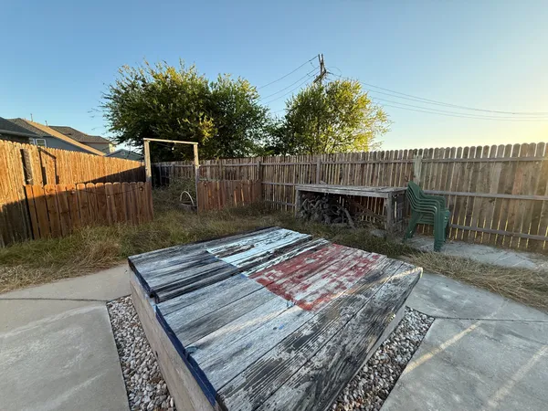 $2,095 | 249 La Dera Drive, Liberty Hill, TX 78642
