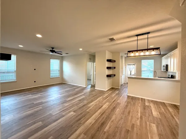 $2,095 | 249 La Dera Drive, Liberty Hill, TX 78642