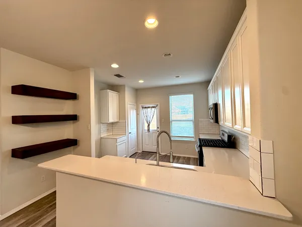 $2,095 | 249 La Dera Drive, Liberty Hill, TX 78642