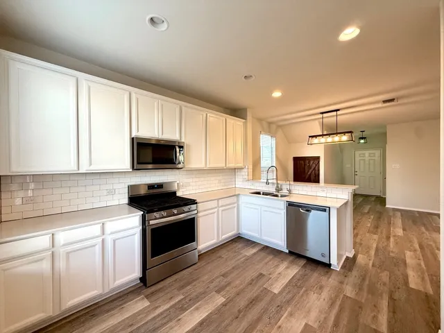 $2,195 | 249 La Dera Drive, Liberty Hill, TX 78642