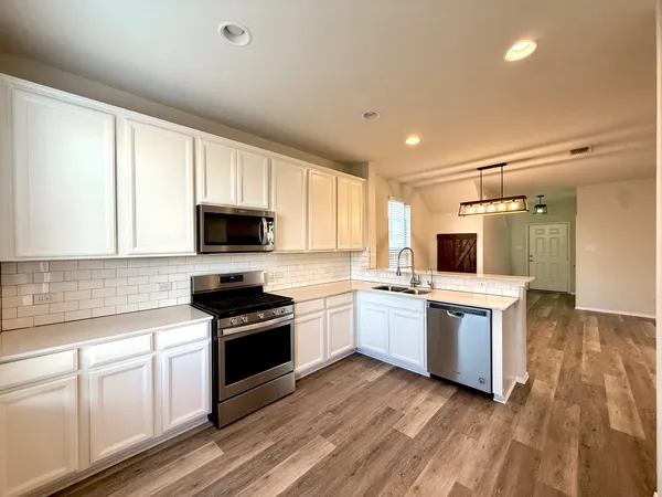 $2,095 | 249 La Dera Drive, Liberty Hill, TX 78642