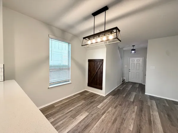 $2,095 | 249 La Dera Drive, Liberty Hill, TX 78642