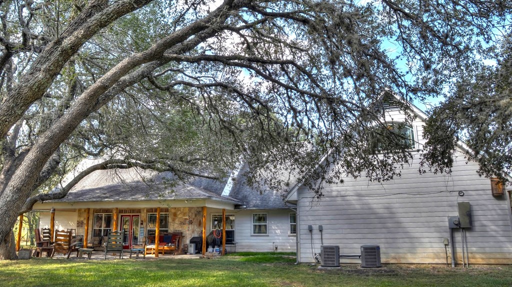 4573 Ranch Road 1120 Rio Frio, TX 78879 - Photo 7 of 70
