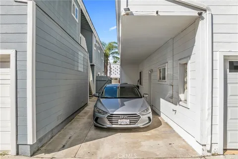 an aerial view of a livingroom with furniture and kitchen view