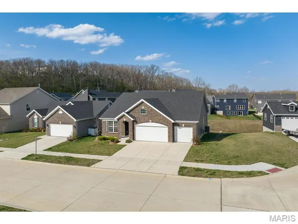 $449,000 | 689 Fox Creek Drive, Fenton, MO 63026
