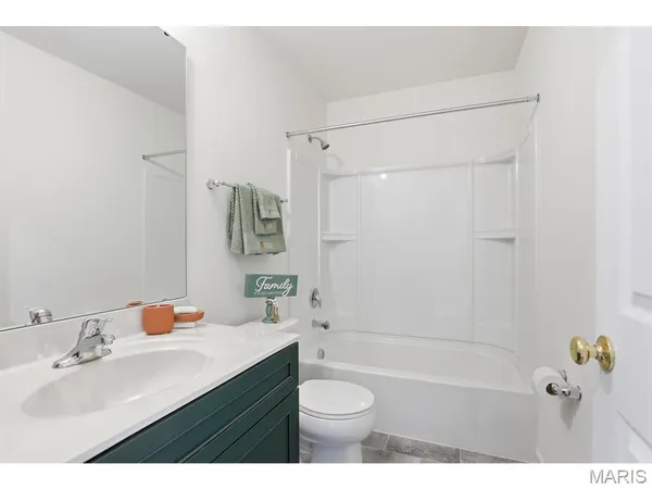 $449,000 | 689 Fox Creek Drive, Fenton, MO 63026