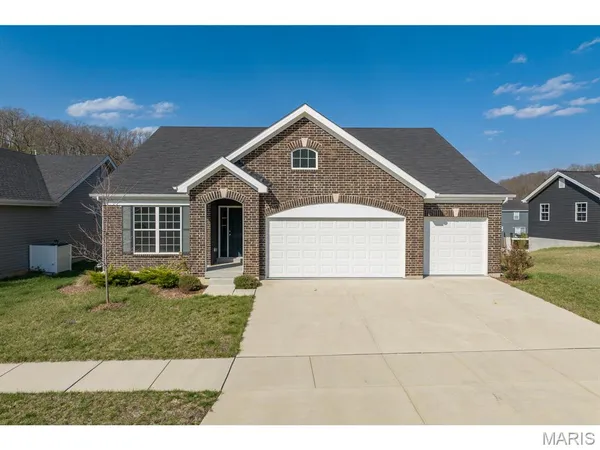 $449,000 | 689 Fox Creek Drive, Fenton, MO 63026