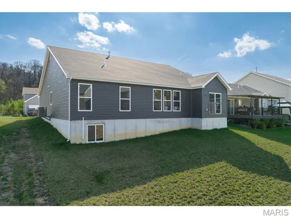 $449,000 | 689 Fox Creek Drive, Fenton, MO 63026