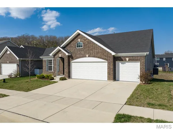 $449,000 | 689 Fox Creek Drive, Fenton, MO 63026