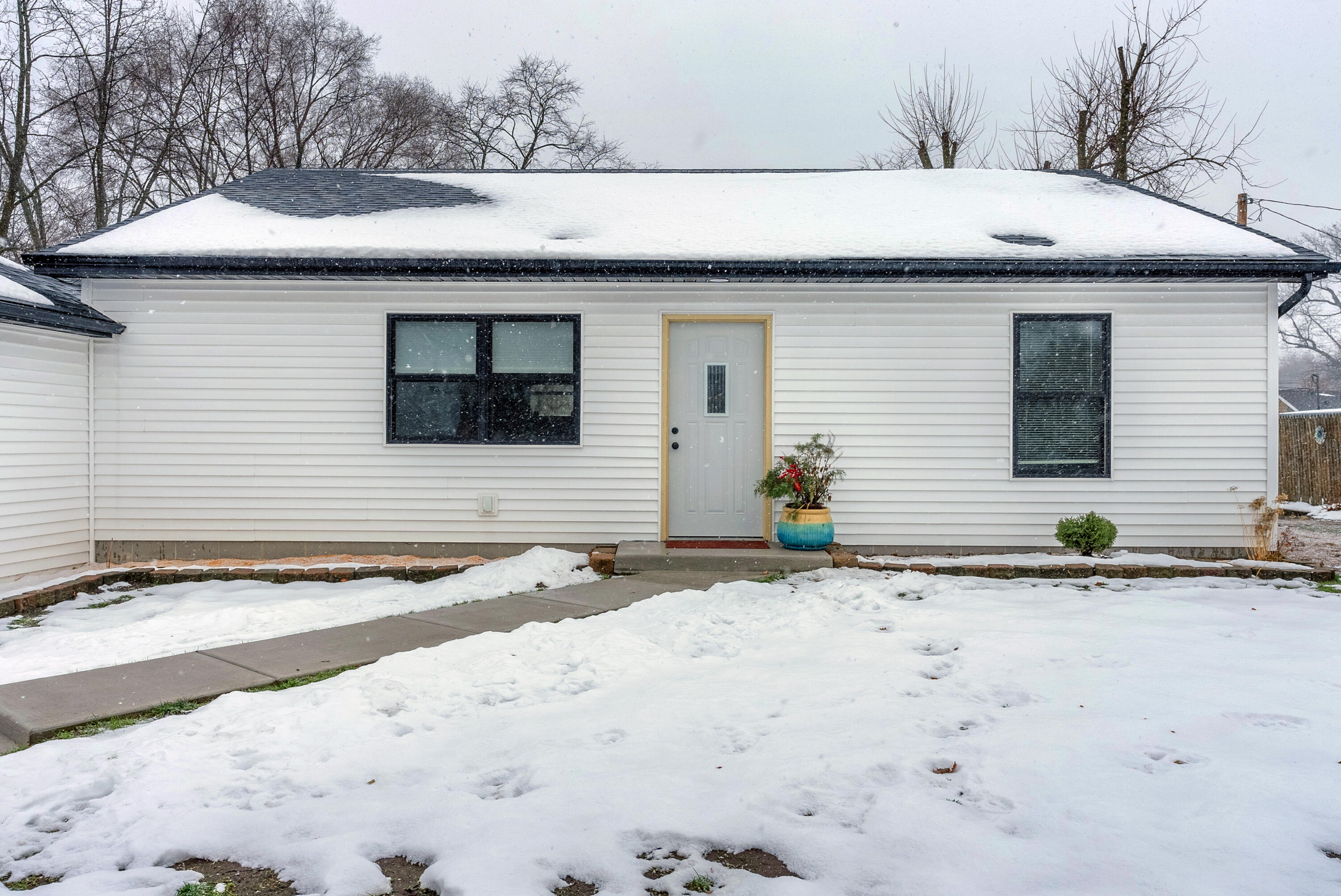 25 East Grove Street Wheatfield, IN 46392 - Photo 4 of 18 a front view of a house with a yard