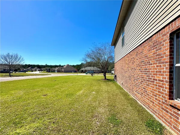 $289,500 | 26158 Glenbrooke Drive, Denham Springs, LA 70726