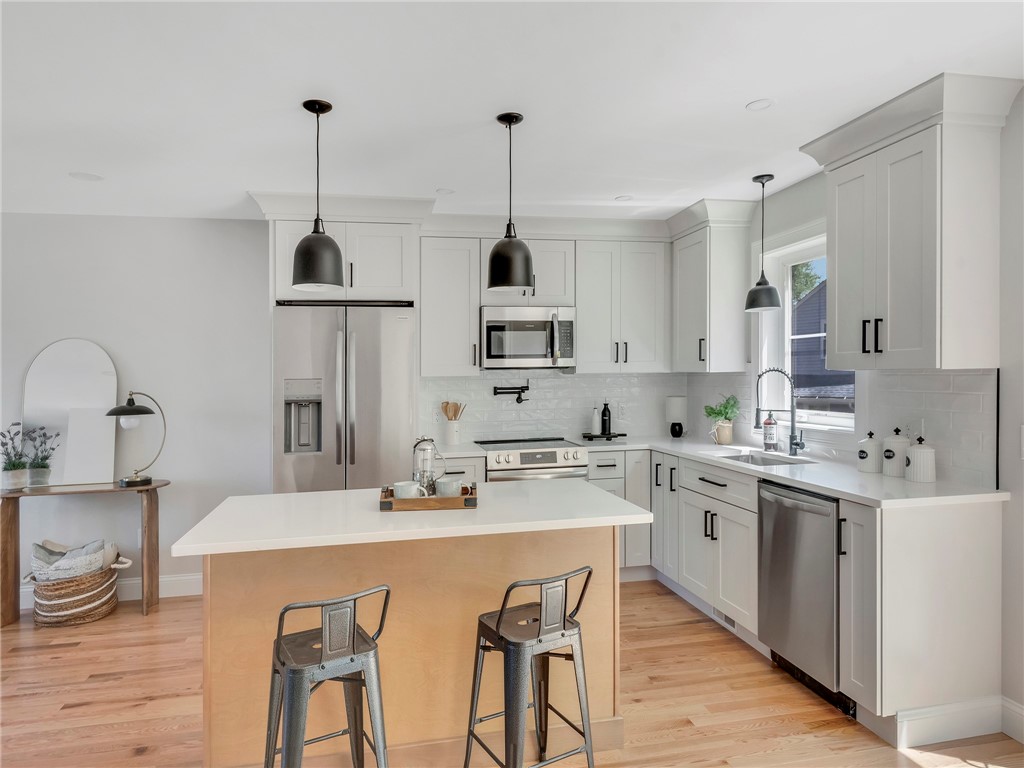 256 Point Avenue Warwick, RI 02889 - Photo 3 of 26