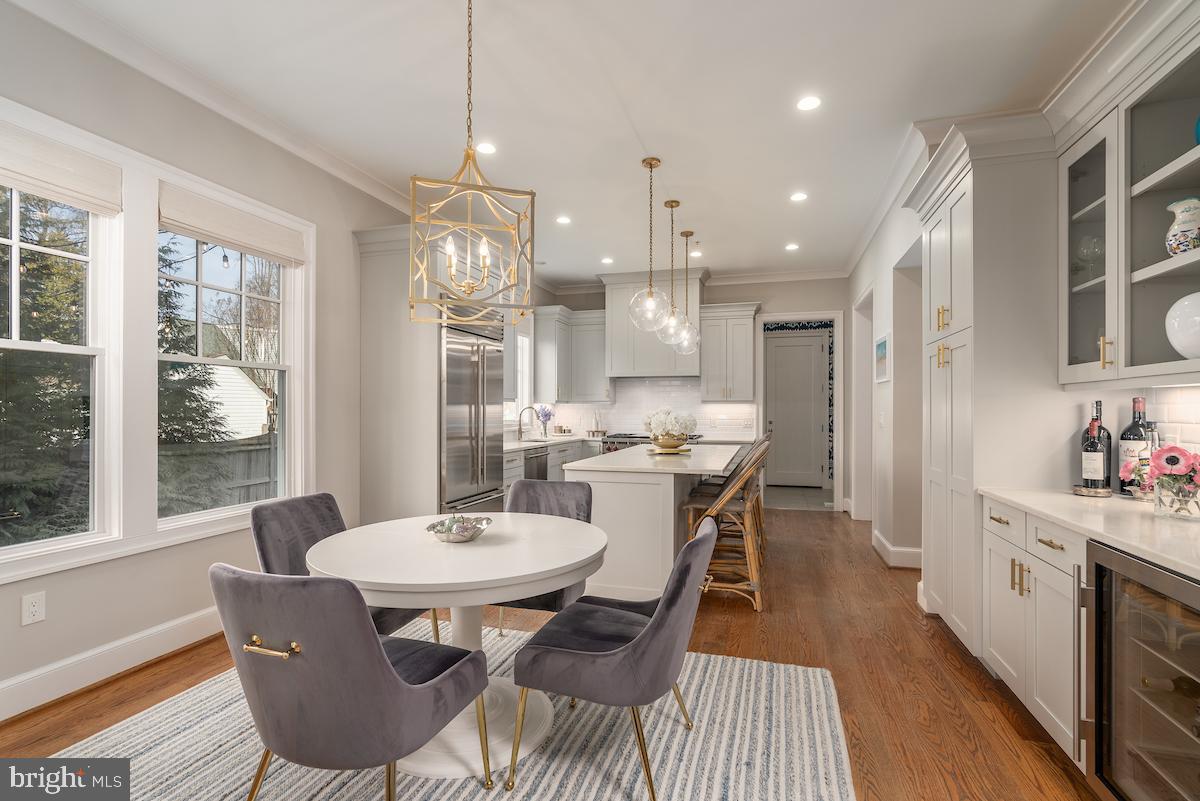 4621 Chestnut Street Bethesda, MD 20814 - Photo 11 of 45 Breakfast nook bisects the space