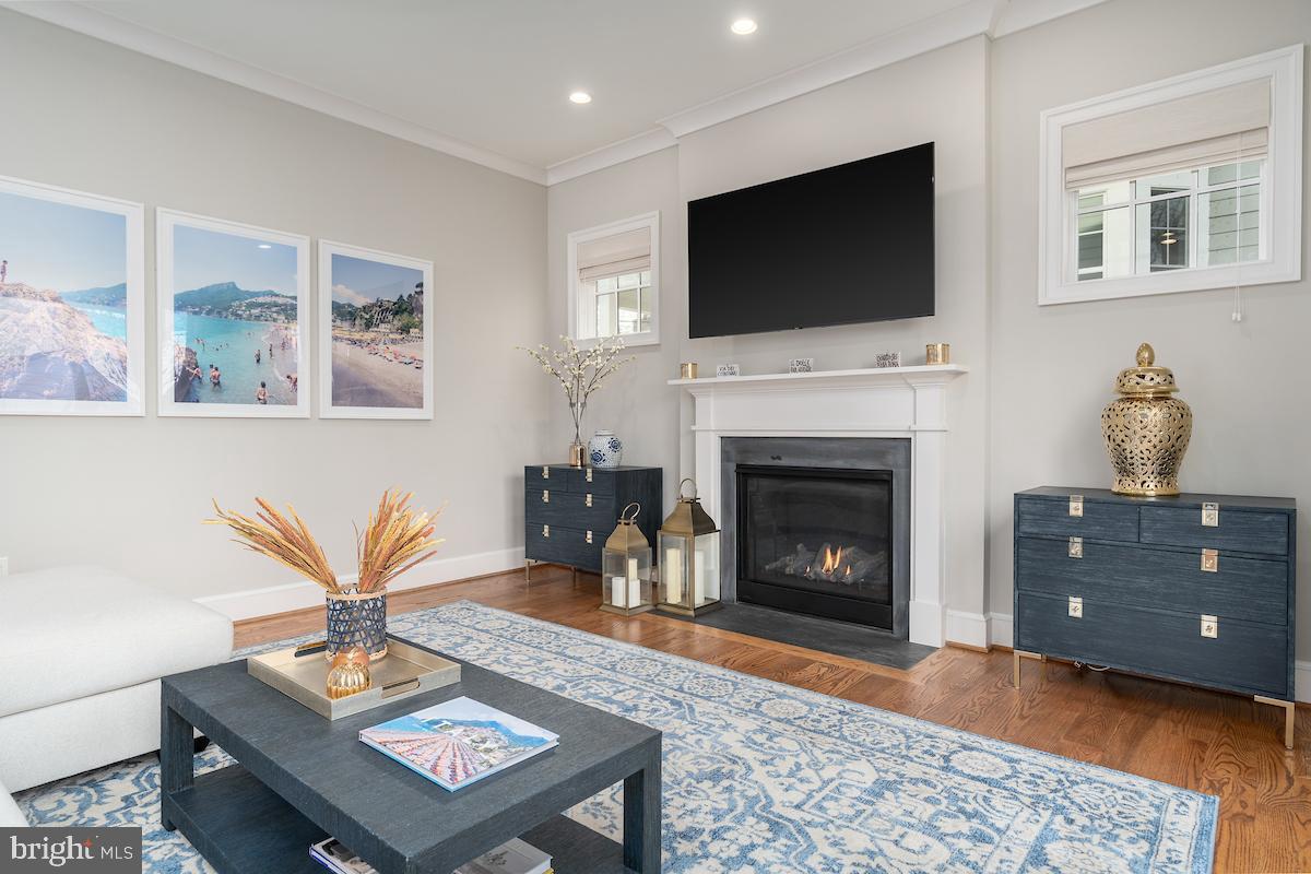 4621 Chestnut Street Bethesda, MD 20814 - Photo 16 of 45 Warm-yet-spacious living room
