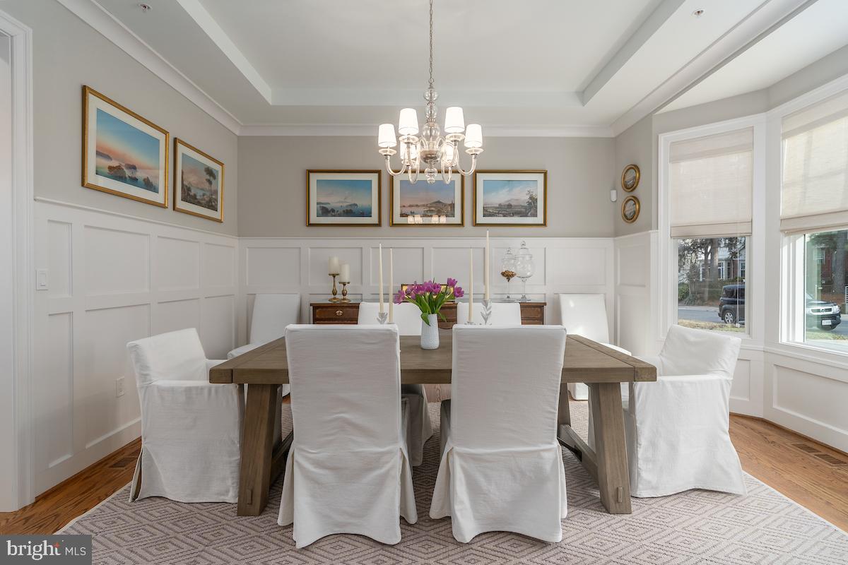 4621 Chestnut Street Bethesda, MD 20814 - Photo 17 of 45 Entertaining-ready dining room