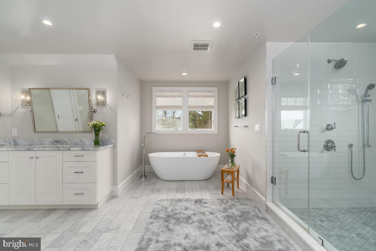 4621 Chestnut Street Bethesda, MD 20814 - Photo 25 of 45 Soaking tub, oversized shower