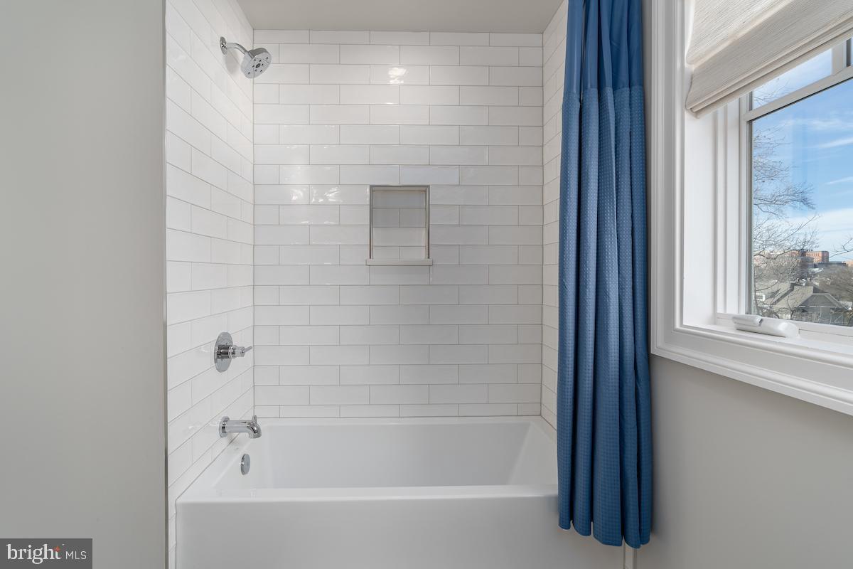 4621 Chestnut Street Bethesda, MD 20814 - Photo 37 of 45 Bath 5 with tub