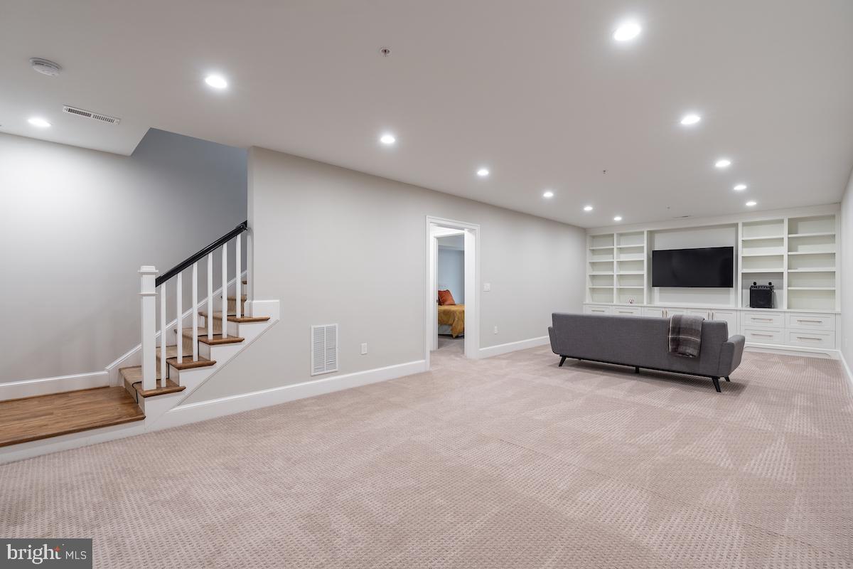 4621 Chestnut Street Bethesda, MD 20814 - Photo 39 of 45