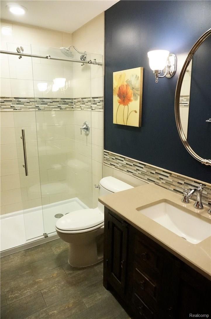 8650 Napier Road Northville, MI 48168 - Photo 17 of 32 Entry Full Bath.jpg