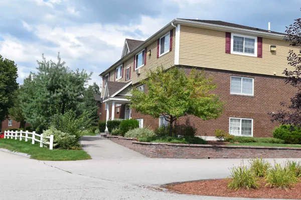 $1,809 | 3981 Brown Avenue, Unit 86, Manchester, NH 03103