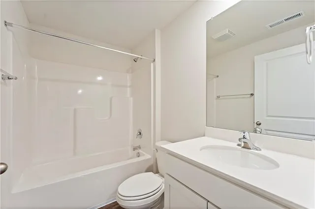 $471,990 | 2216 Crestview Court, Raymore, MO 64083