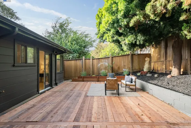 a house view with a outdoor space