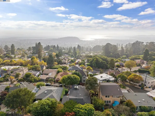 $1,848,000 | 201 Amherst Avenue, Kensington, CA 94708