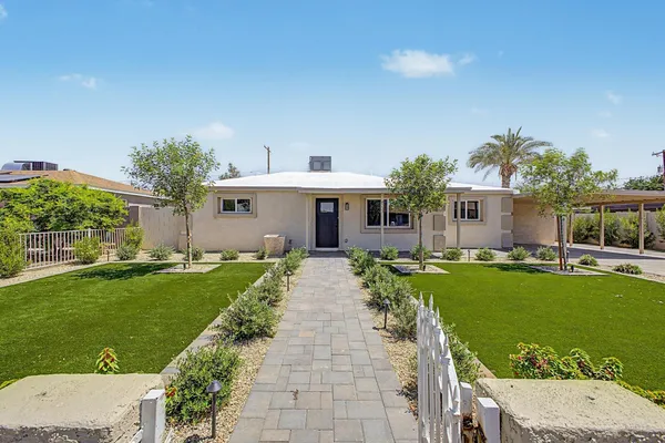 $2,490 | 8233 North 29th Avenue, Phoenix, AZ 85051