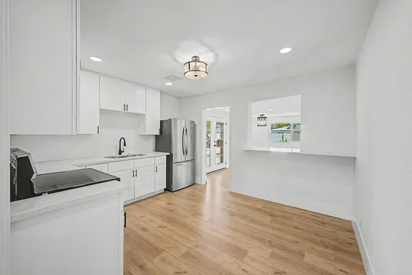 $2,490 | 8233 North 29th Avenue, Phoenix, AZ 85051