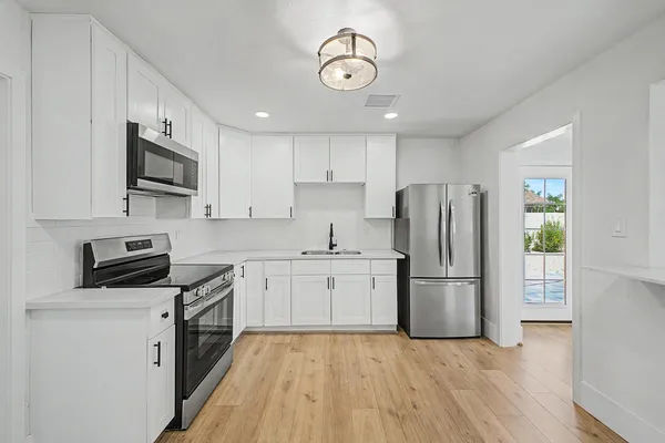 $2,490 | 8233 North 29th Avenue, Phoenix, AZ 85051