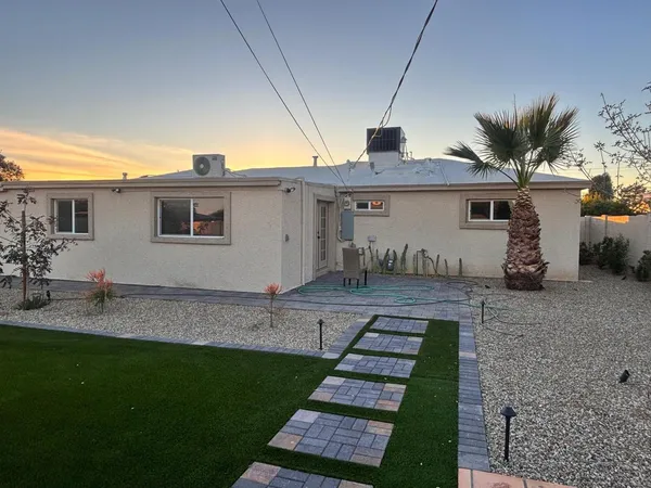 $2,490 | 8233 North 29th Avenue, Phoenix, AZ 85051