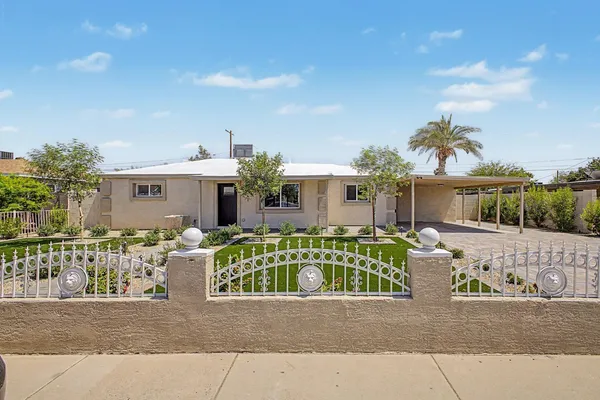 $2,490 | 8233 North 29th Avenue, Phoenix, AZ 85051