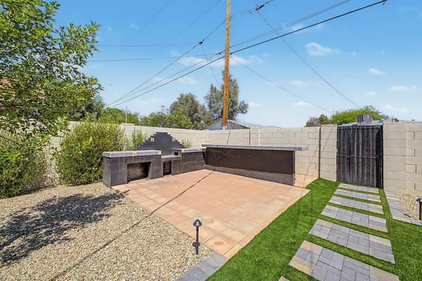 $2,490 | 8233 North 29th Avenue, Phoenix, AZ 85051