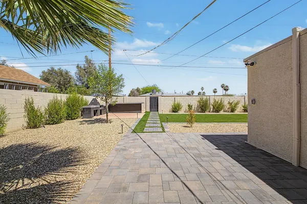 $2,490 | 8233 North 29th Avenue, Phoenix, AZ 85051