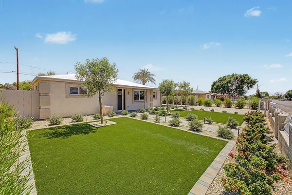 $2,490 | 8233 North 29th Avenue, Phoenix, AZ 85051