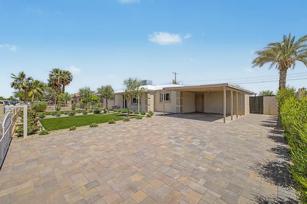 $2,490 | 8233 North 29th Avenue, Phoenix, AZ 85051