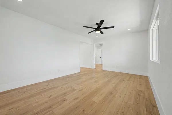 $2,490 | 8233 North 29th Avenue, Phoenix, AZ 85051