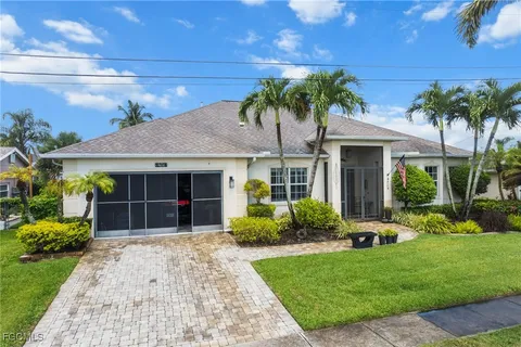 $585,000 | 4424 North Bay Circle, North Fort Myers, FL 33903