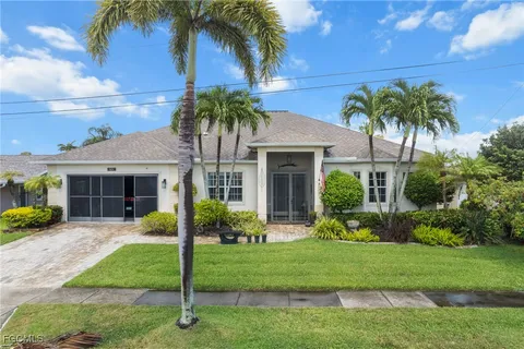 $585,000 | 4424 North Bay Circle, North Fort Myers, FL 33903