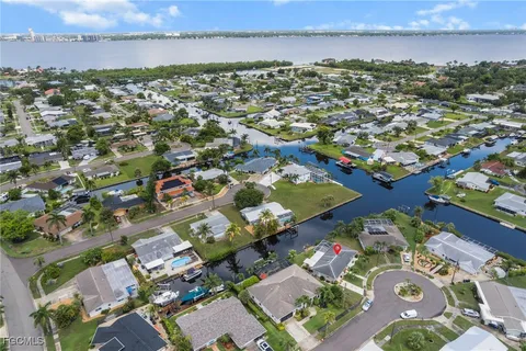 $585,000 | 4424 North Bay Circle, North Fort Myers, FL 33903