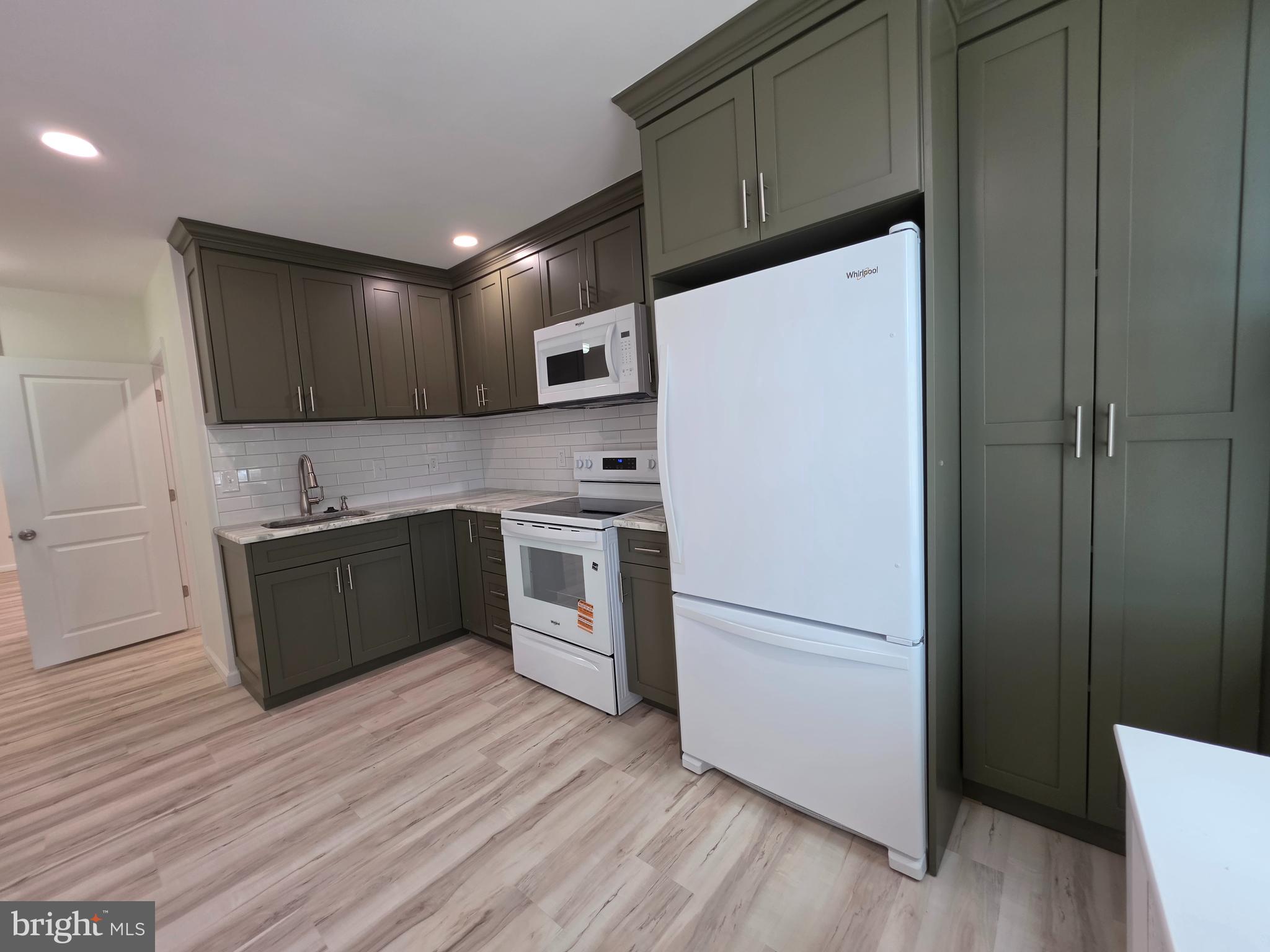 8 North York Road Hatboro, PA 19040 - Photo 5 of 17