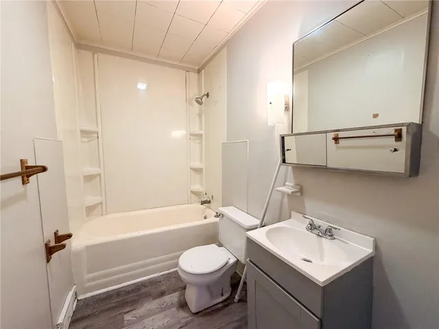 $800 | 219 13th Street, Unit 2, Beaver Falls, PA 15010