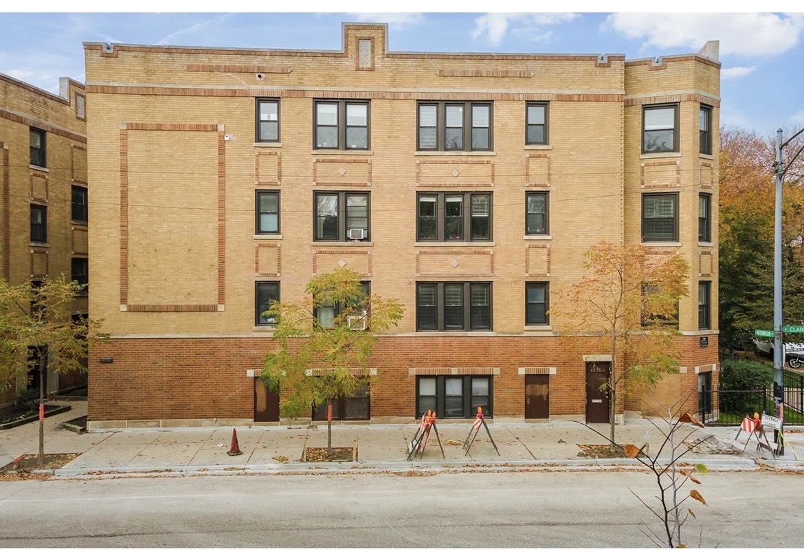 4218 North Clark Street, Unit 2 Chicago, IL 60613 - Photo 2 of 12